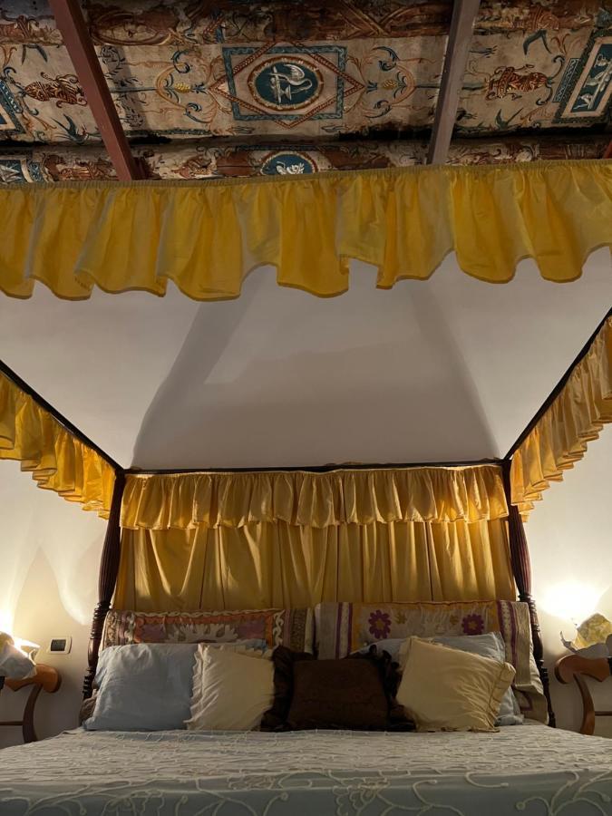 Casa Tiare, The Heart Of Piazza Plebiscito Apartment Naples Luaran gambar