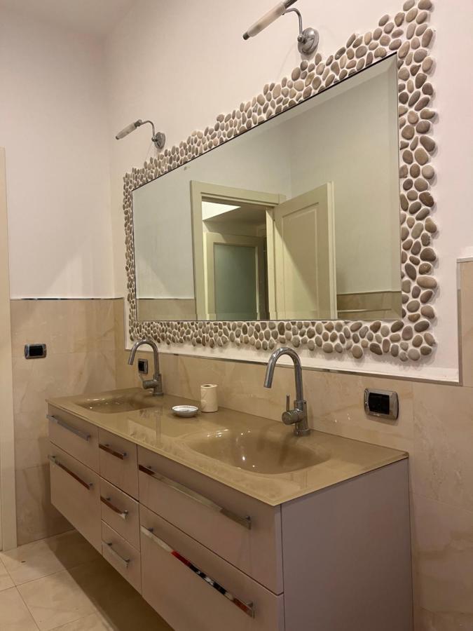 Casa Tiare, The Heart Of Piazza Plebiscito Apartment Naples Luaran gambar