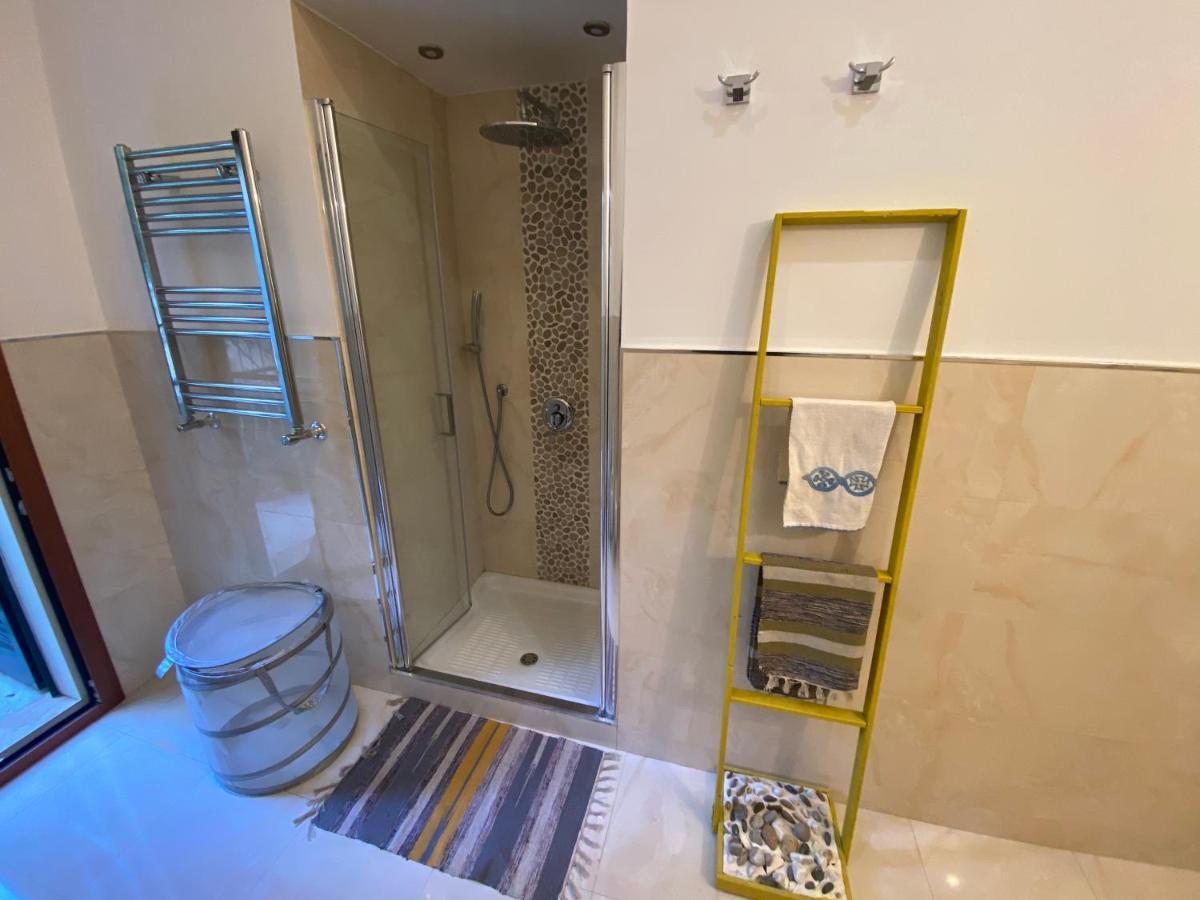 Casa Tiare, The Heart Of Piazza Plebiscito Apartment Naples Luaran gambar